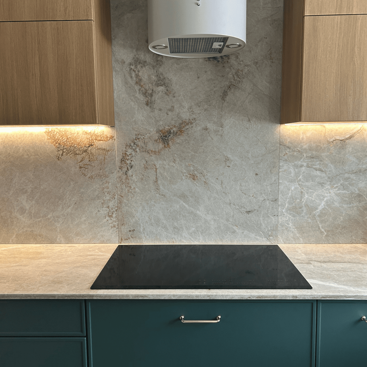 Blat kuchenny z kwarcytu Taj Mahal (2 cm, Poler)